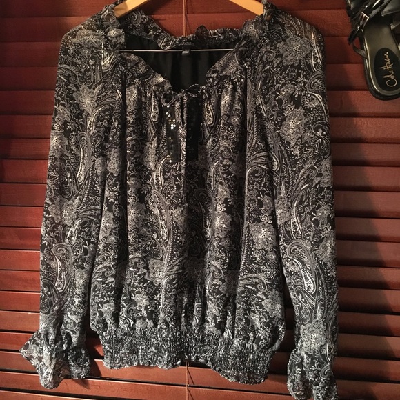 Notations Tops - Notations large pretty black and white paisley top
